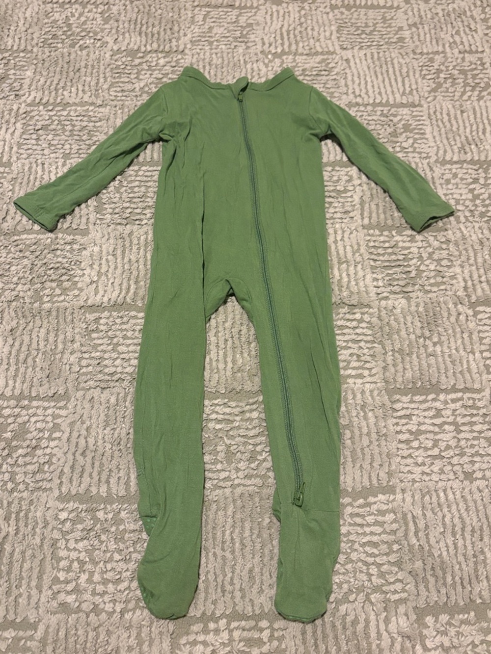 Kyte Baby Footed One-Piece Zipper Pajamas 6-12M in Palm color